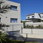 Villa Contemporaine Avec Piscine Privee Et Climatisation A 15min Plages - Fr-1-529-251