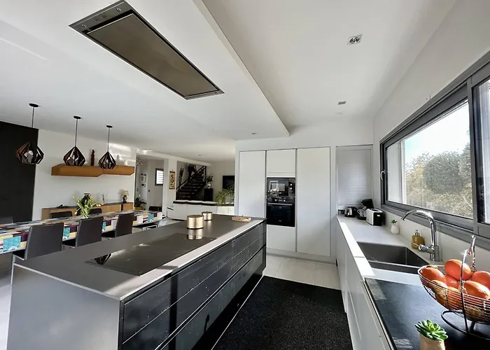 Contemporaine Avec Piscine Privee Et Climatisation A 15min Plages - Fr-1-529-251 Villa *