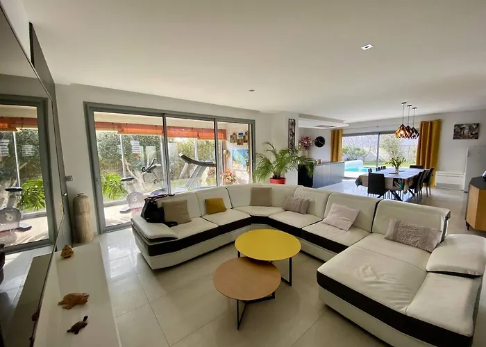 Villa Contemporaine Avec Piscine Privee Et Climatisation A 15min Plages - Fr-1-529-251