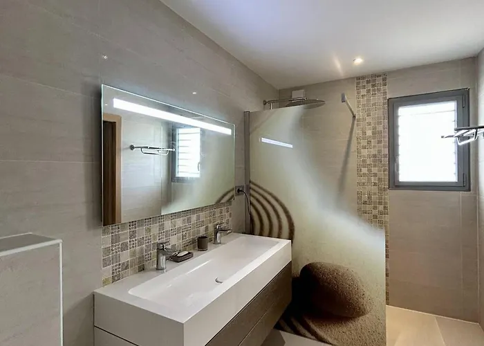 Villa Contemporaine Avec Piscine Privee Et Climatisation A 15min Plages - Fr-1-529-251