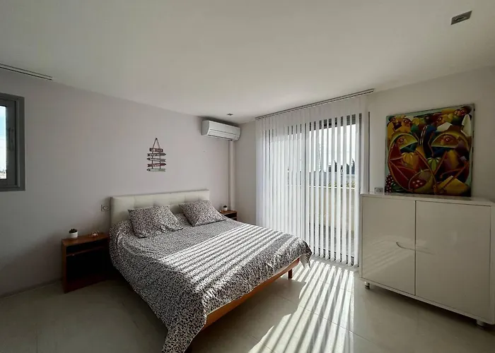 Villa Contemporaine Avec Piscine Privee Et Climatisation A 15min Plages - Fr-1-529-251 *