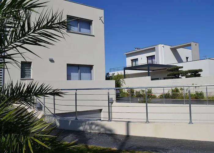 Villa Contemporaine Avec Piscine Privee Et Climatisation A 15min Plages - Fr-1-529-251